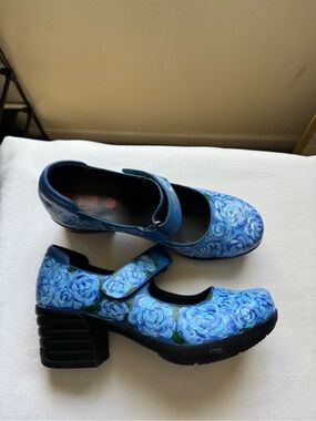 Sanita Blue floral Mary Jane heels 💙✨ Size 40 USA 10